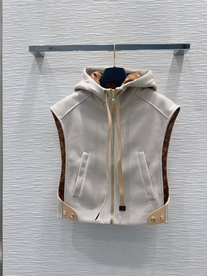 26New Color-Block Hooded Vest