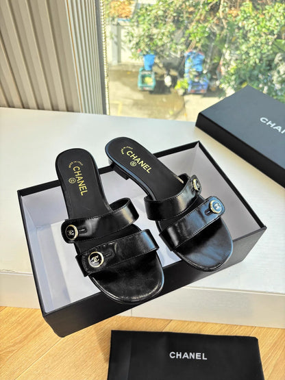 Double C buckle slippers