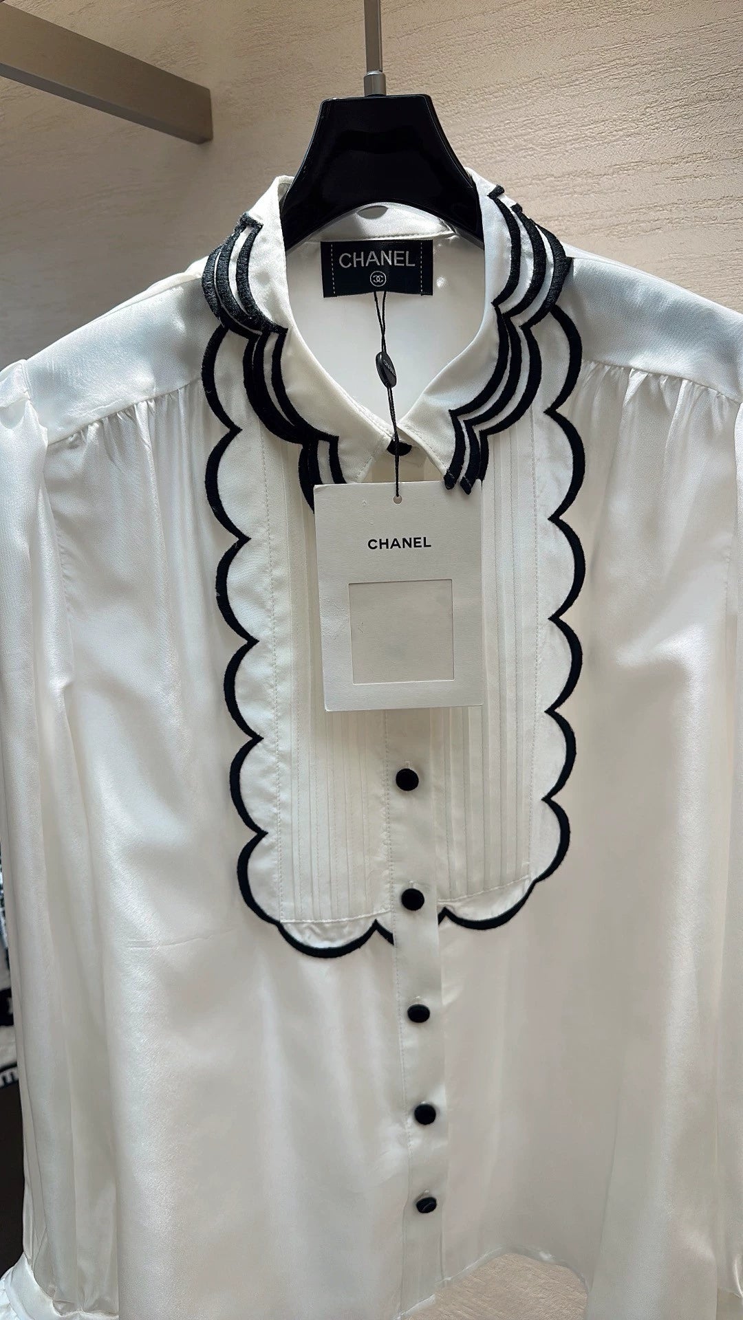 Color-blocked pleated shirt