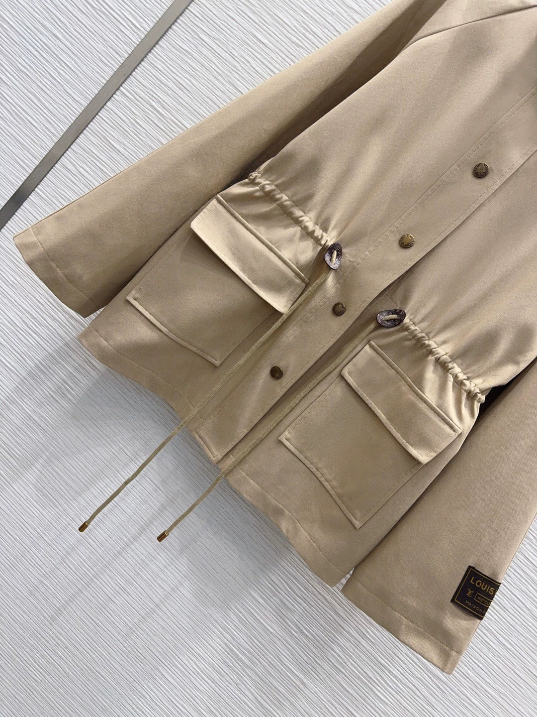 26New Long-Sleeve Windbreaker with Pockets and Drawstring