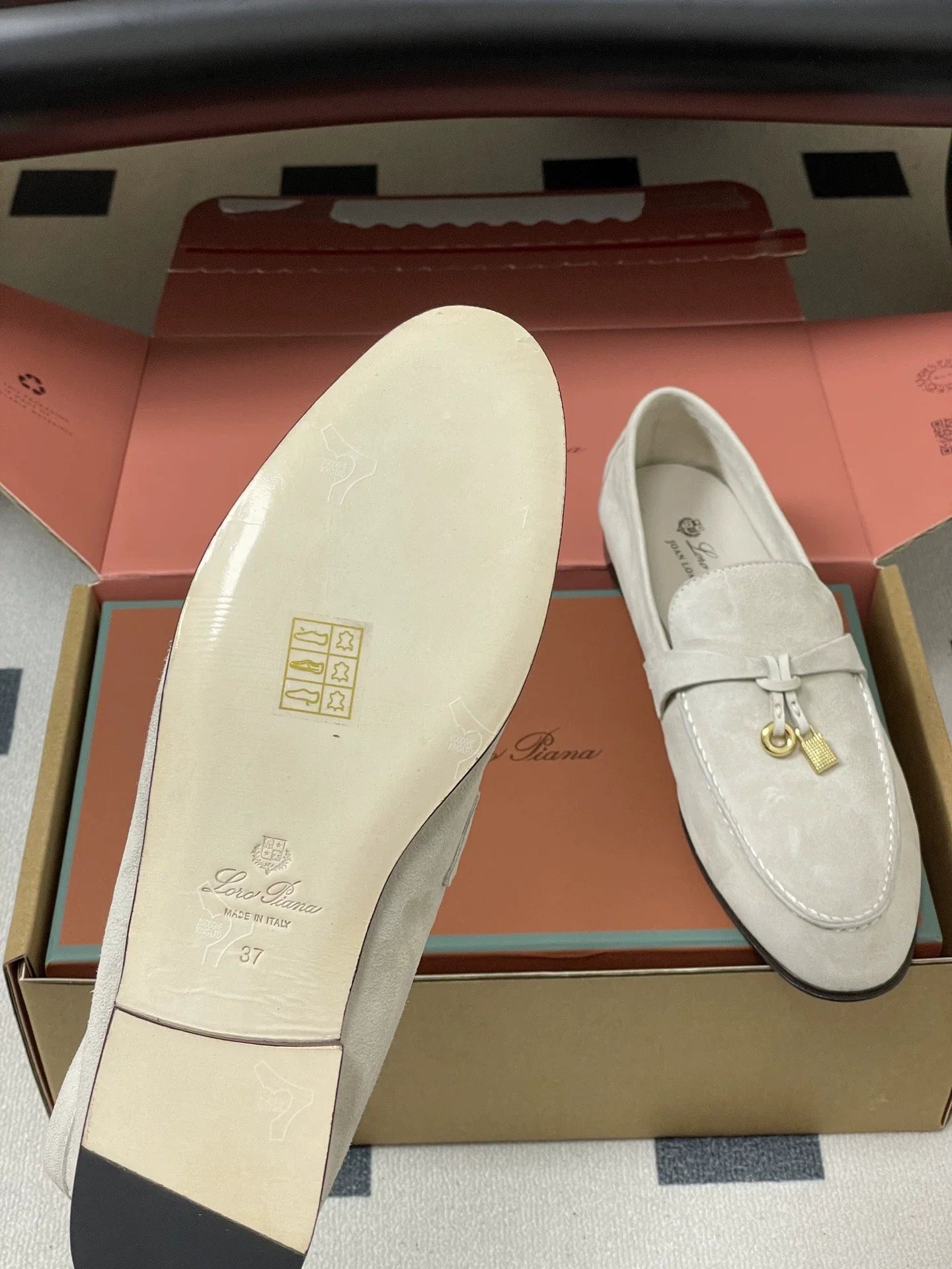 Pendant Loafers