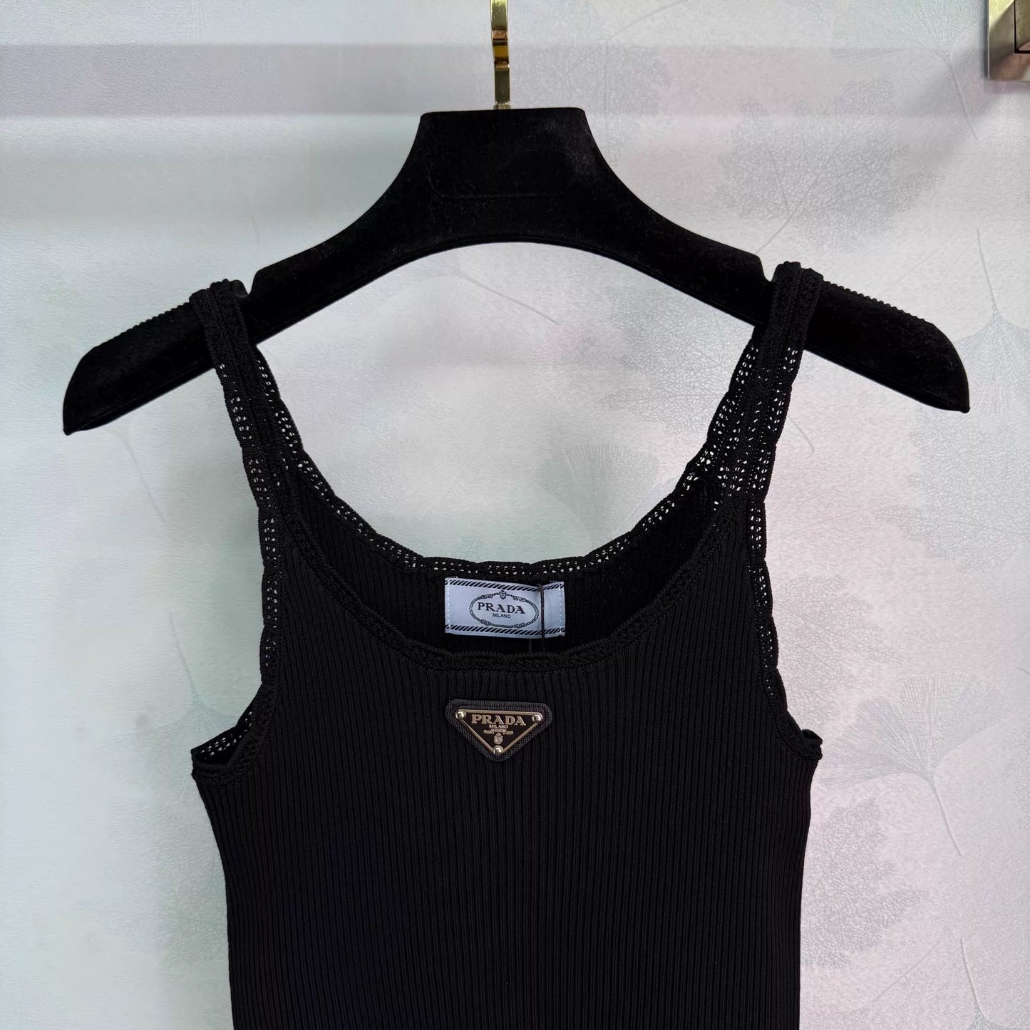 26ss Triangle logo lace camisole
