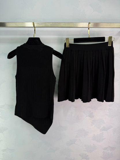 leeveless vest + pleated skirt set