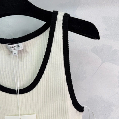 Color-blocked knit vest