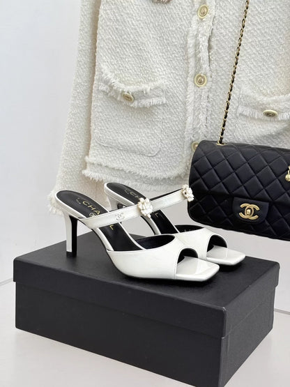 Square-toe peep-toe sandals