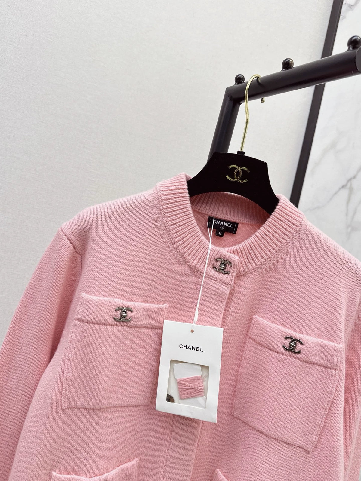 26 New-Season Crew-Neck Knitted Cardigan