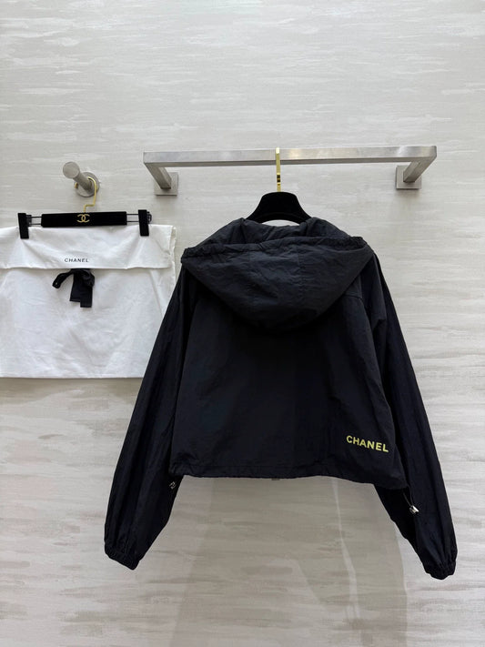 Thin hooded short jacket