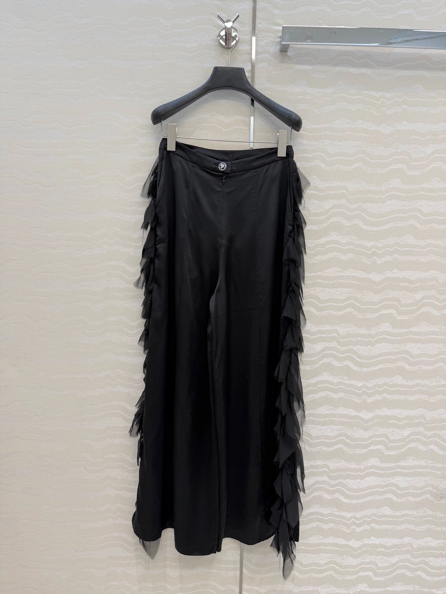 26ss Three-dimensional feather silk satin trousers