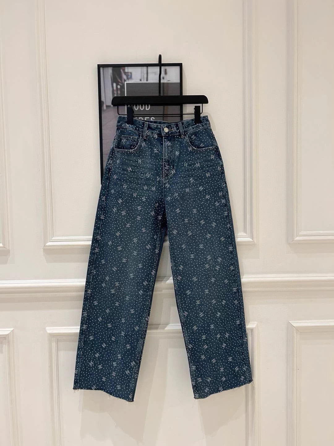 Heavy-duty pearl-studded pants