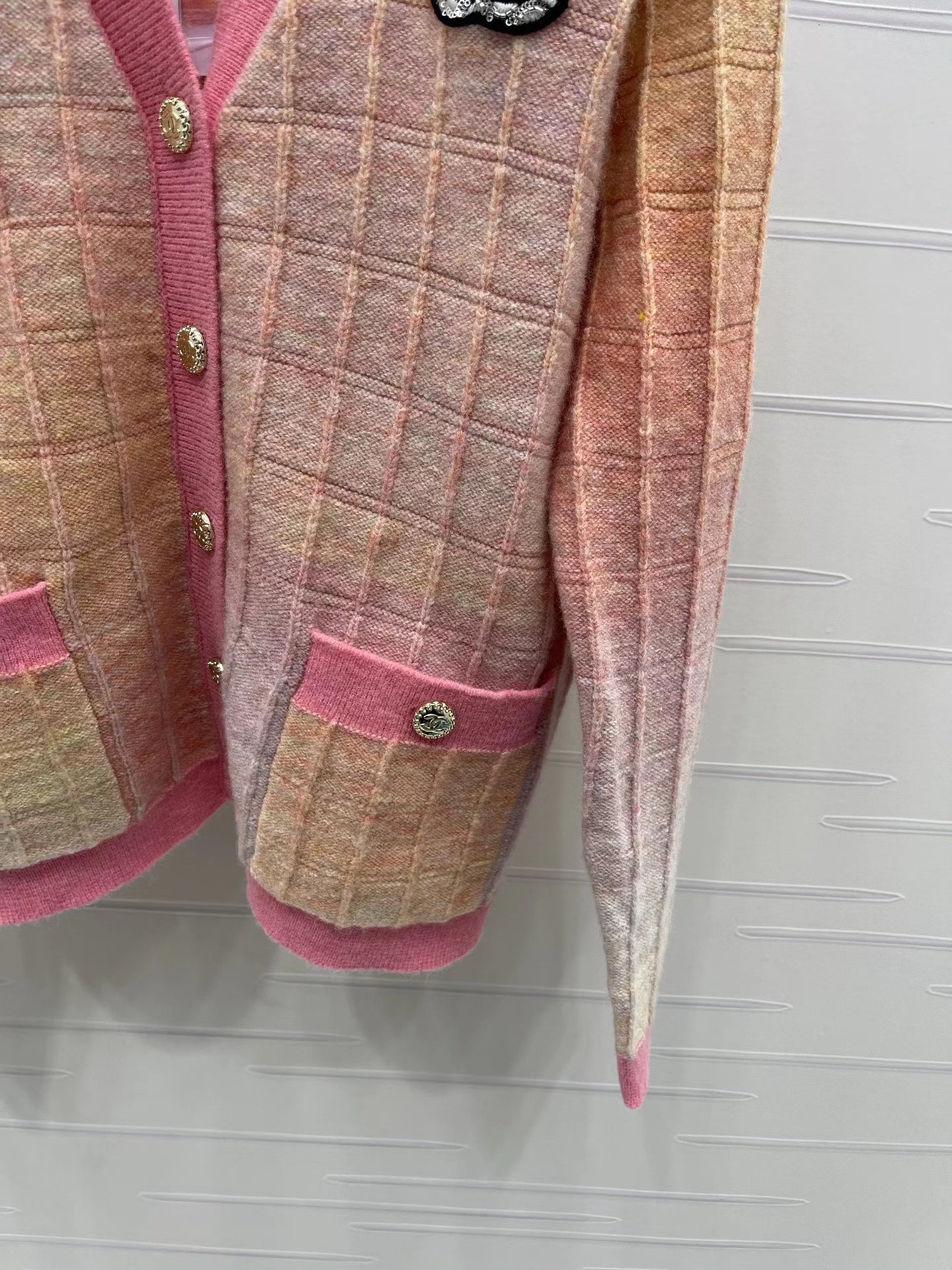 Double-pocket V-neck cardigan