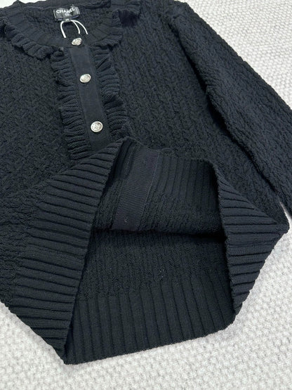 Ruffled Knit Cardigan/belted shorts