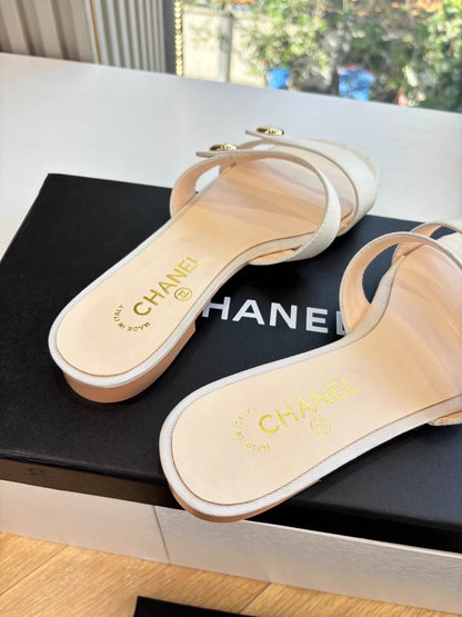 Double C buckle slippers