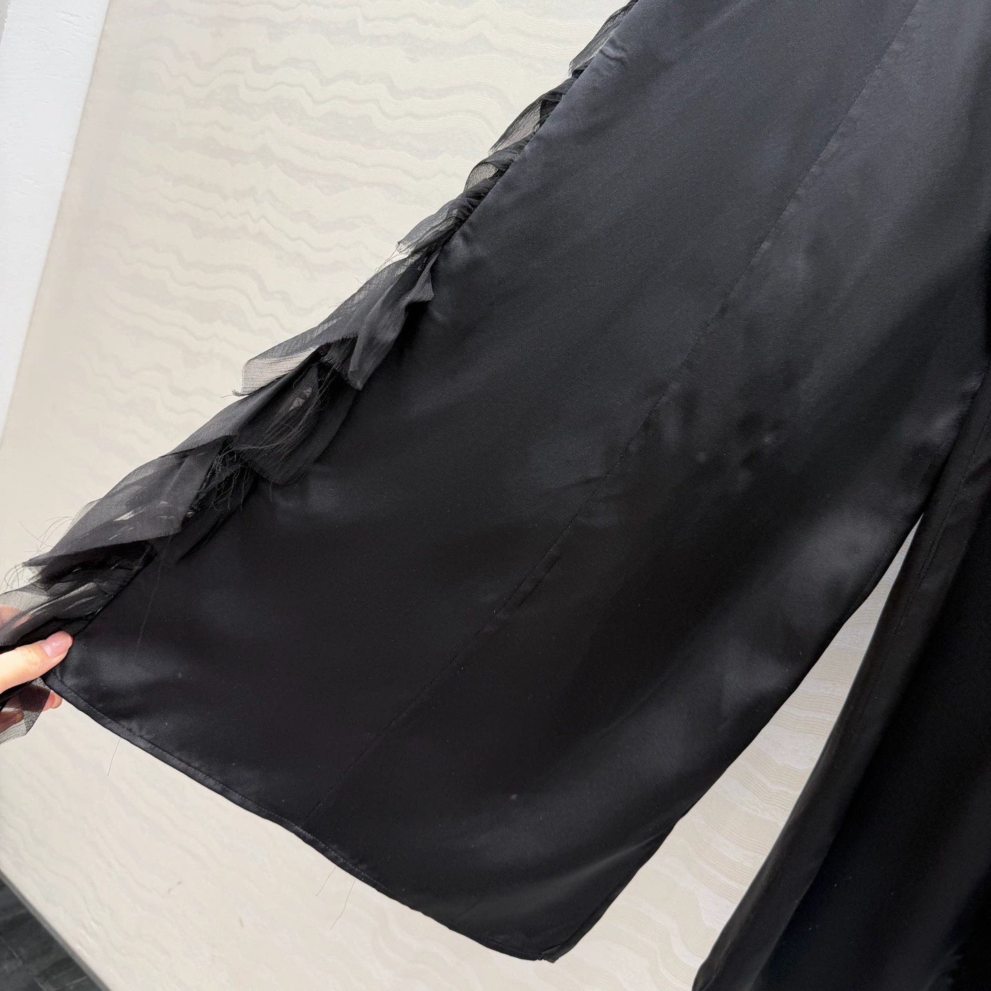 26ss Three-dimensional feather silk satin trousers