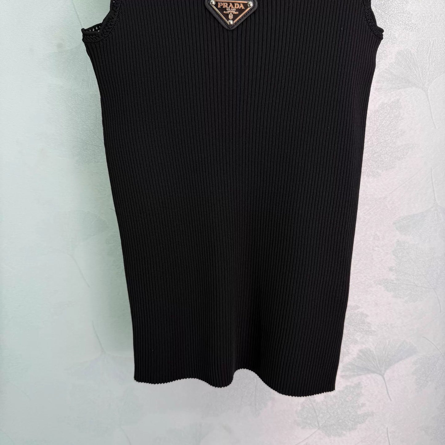26ss Triangle logo lace camisole