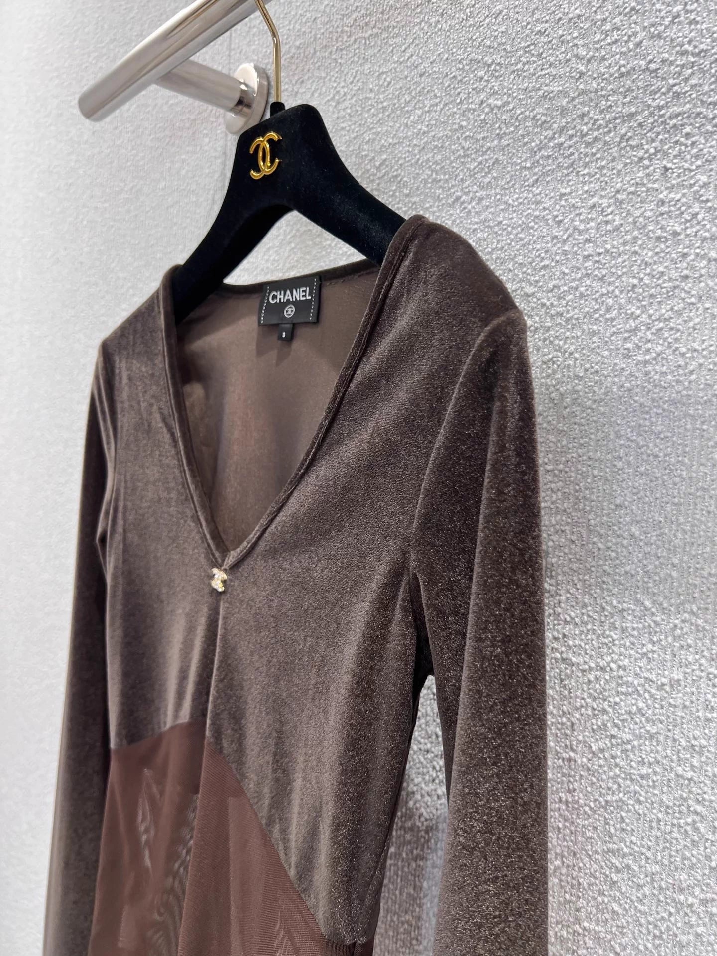 Mesh-paneled base layer