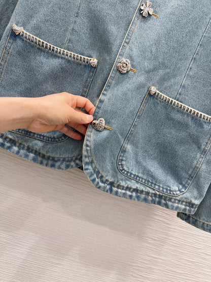 Long-sleeved denim jacket with pockets