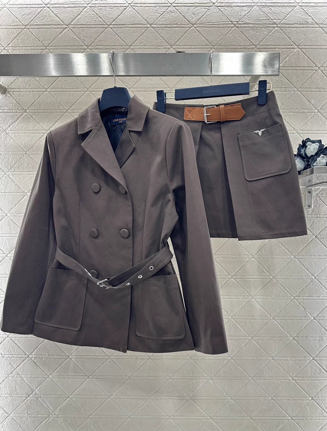 Lapel suit/skirt
