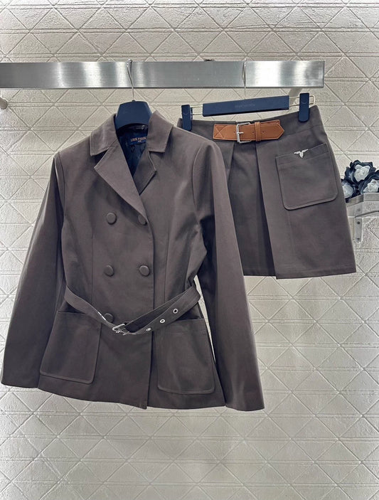 Lapel suit/skirt