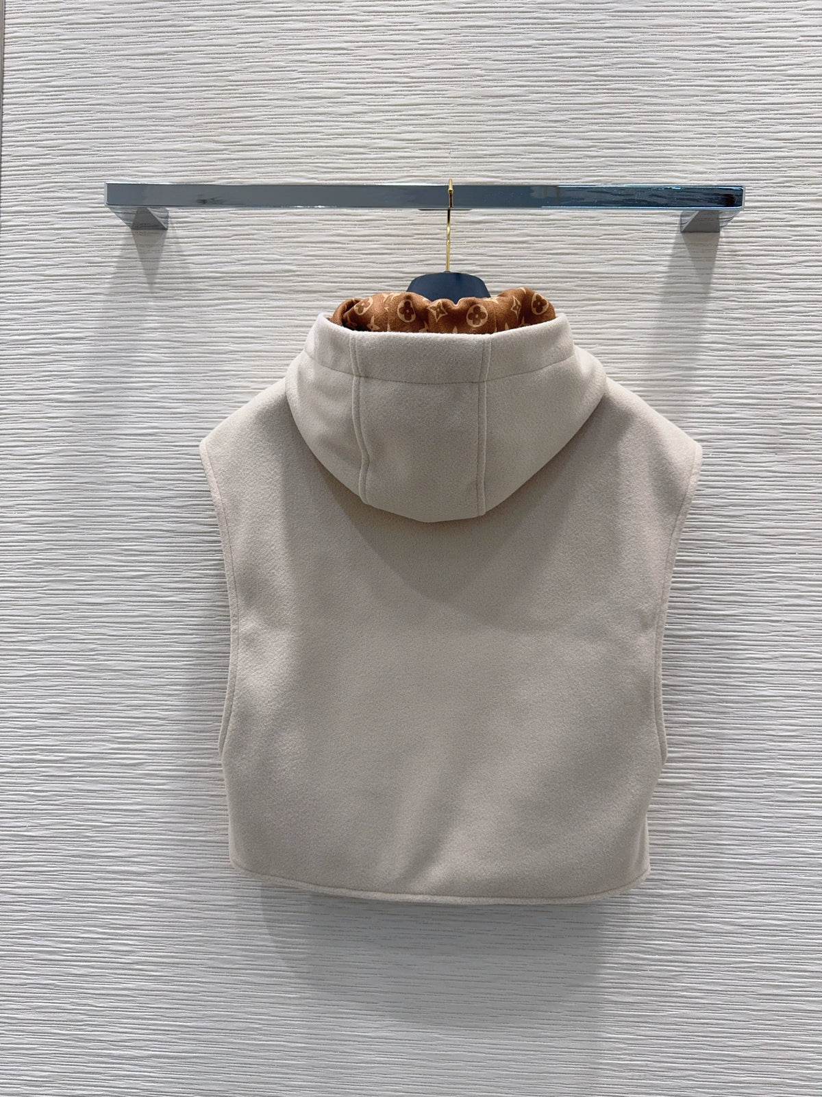 26New Color-Block Hooded Vest