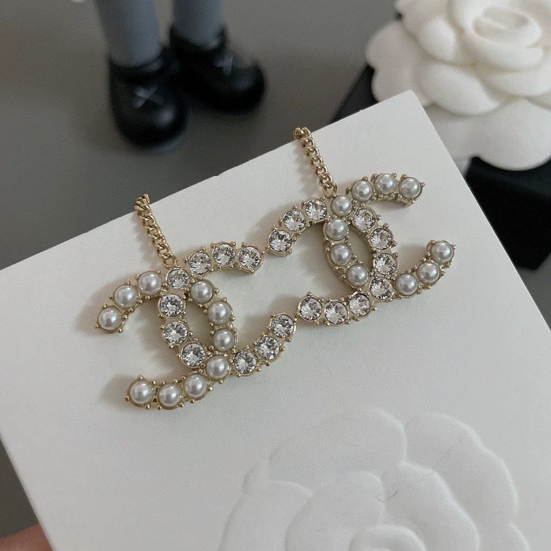 Long chain hanging double C-ear studs