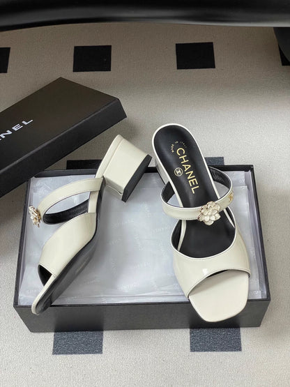 Square-toe peep-toe sandals