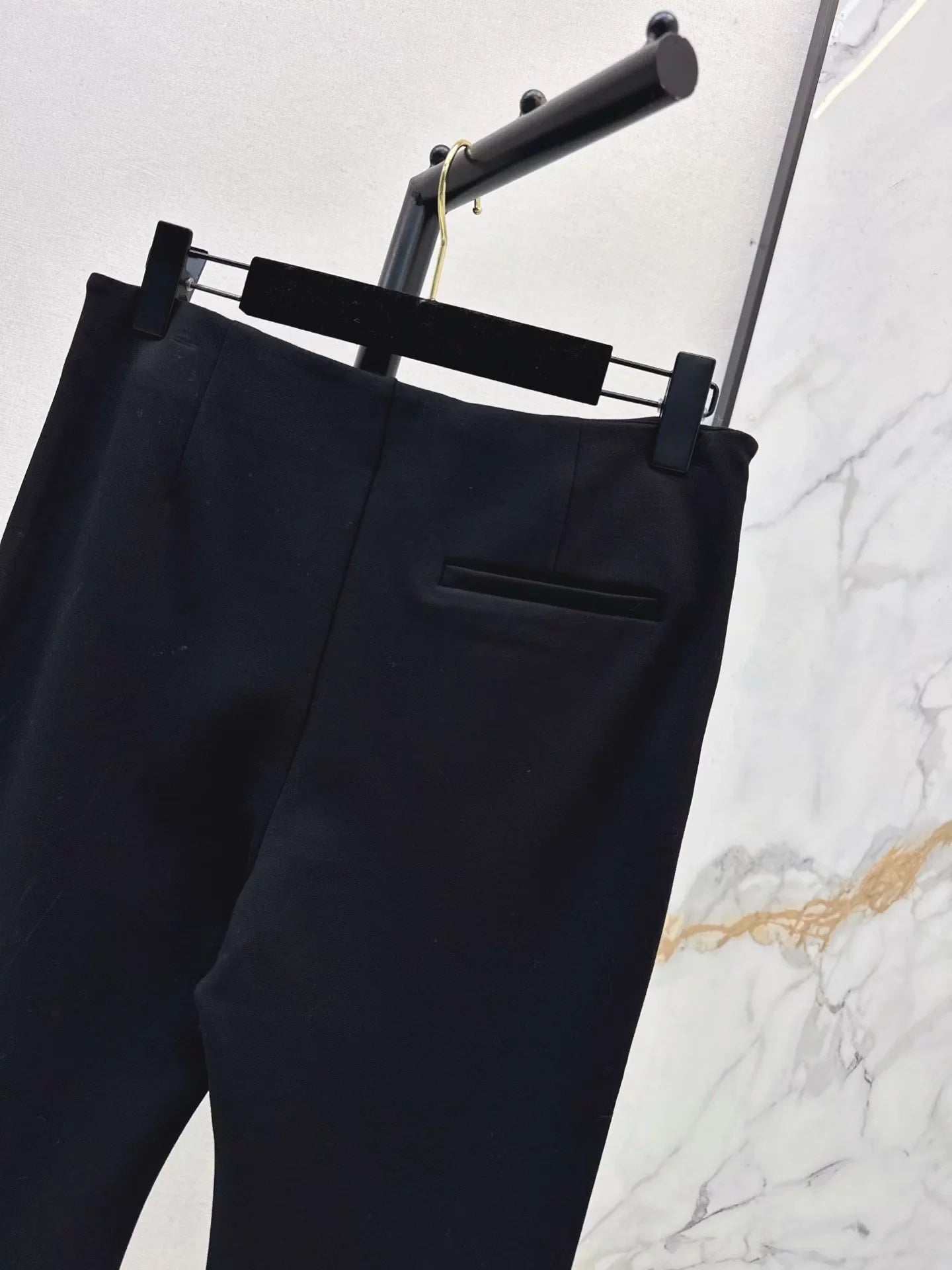 Chain pocket flared trousers