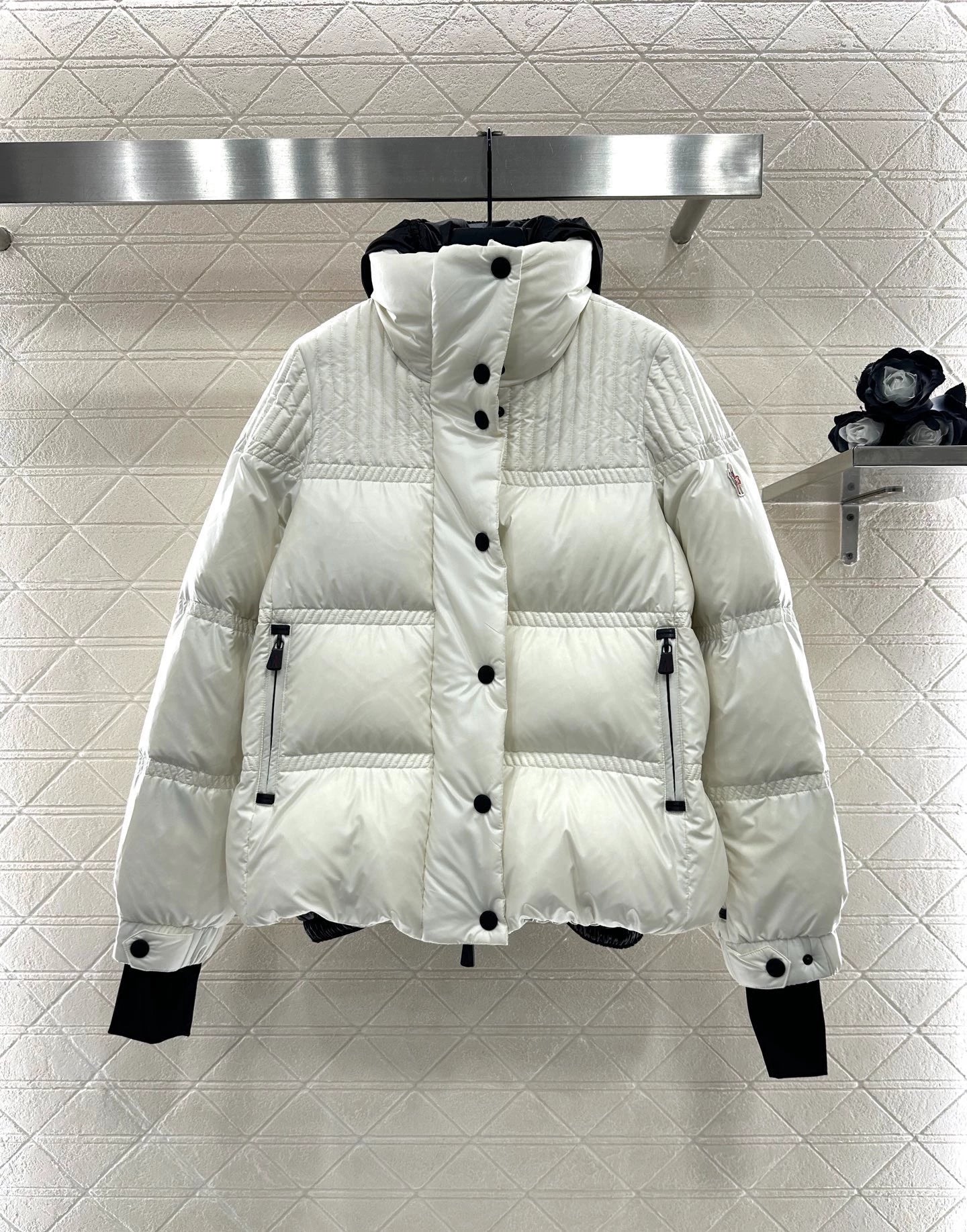Hooded down jacket