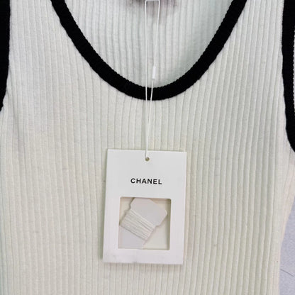 Color-blocked knit vest