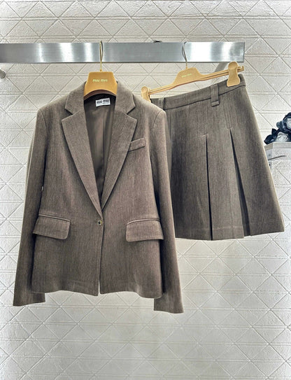 Suit with pleated skirt set