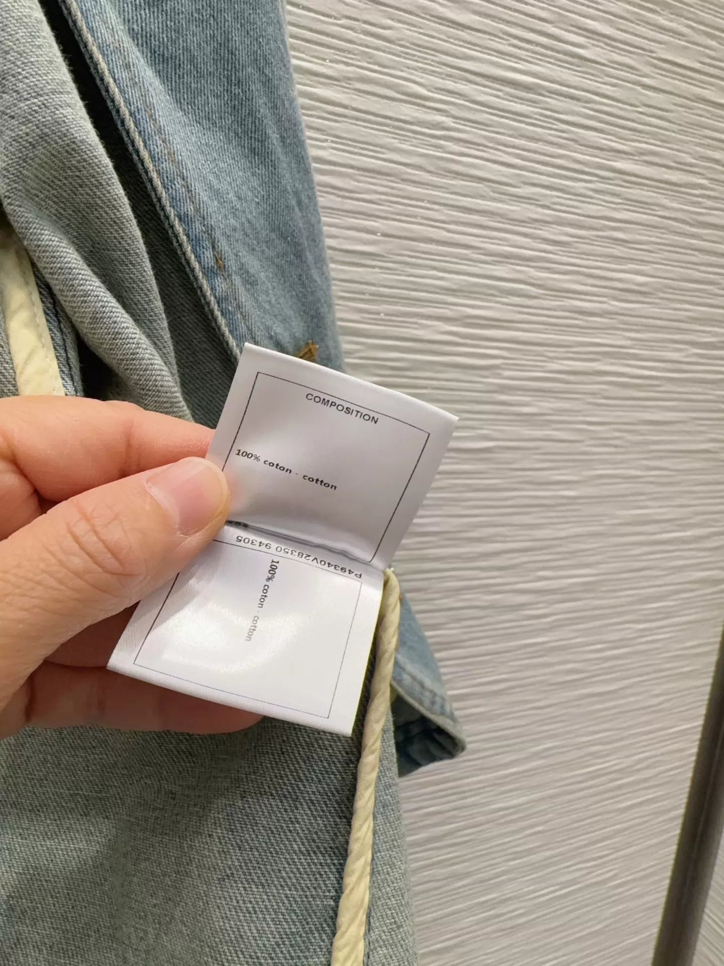 Long-sleeved denim jacket with pockets