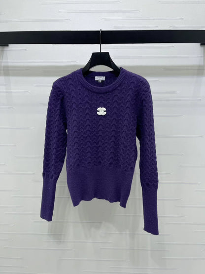 Round neck pullover long sleeved sweater
