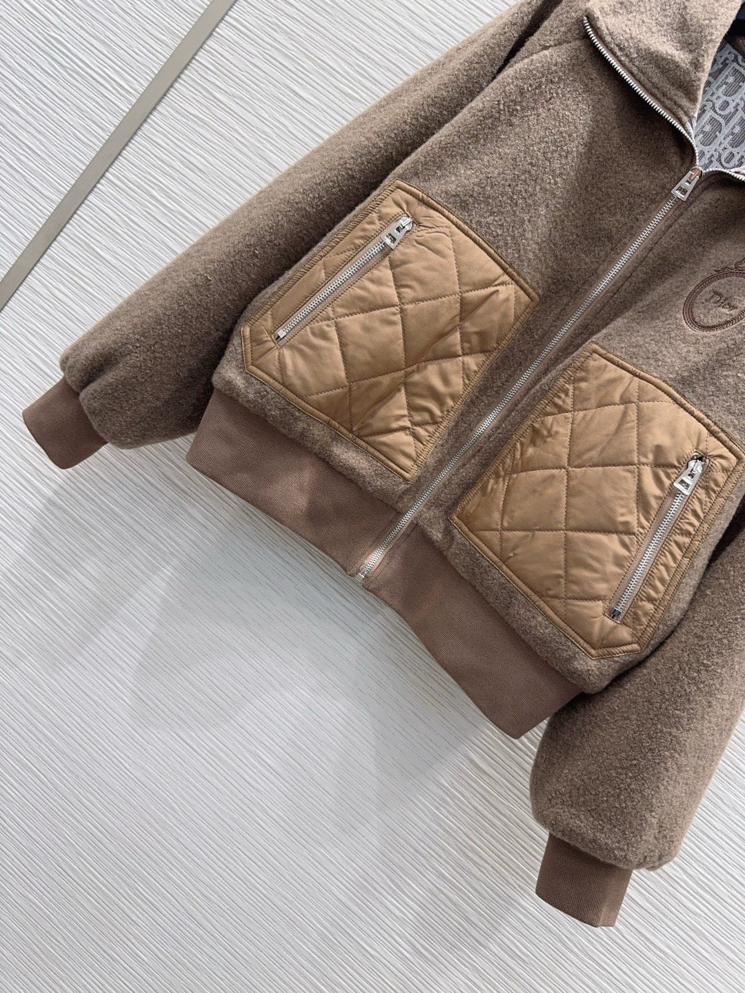 26New Quilted-Pattern Long-Sleeve Jacket with Pockets, Zipper, and Lapel