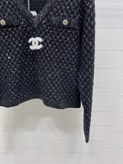 Heavy-duty sequined V-neck long-sleeved top
