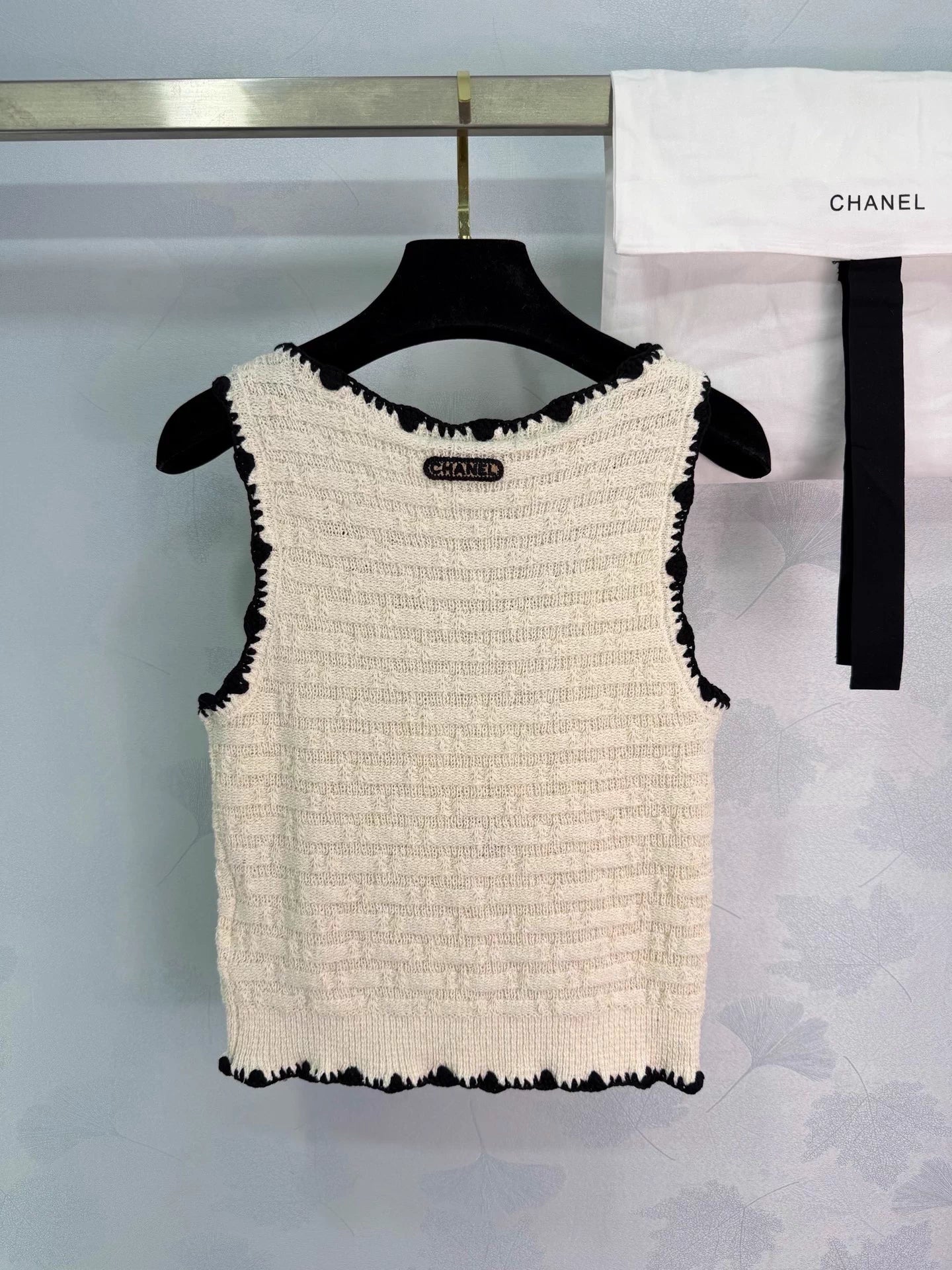 U-neck vest