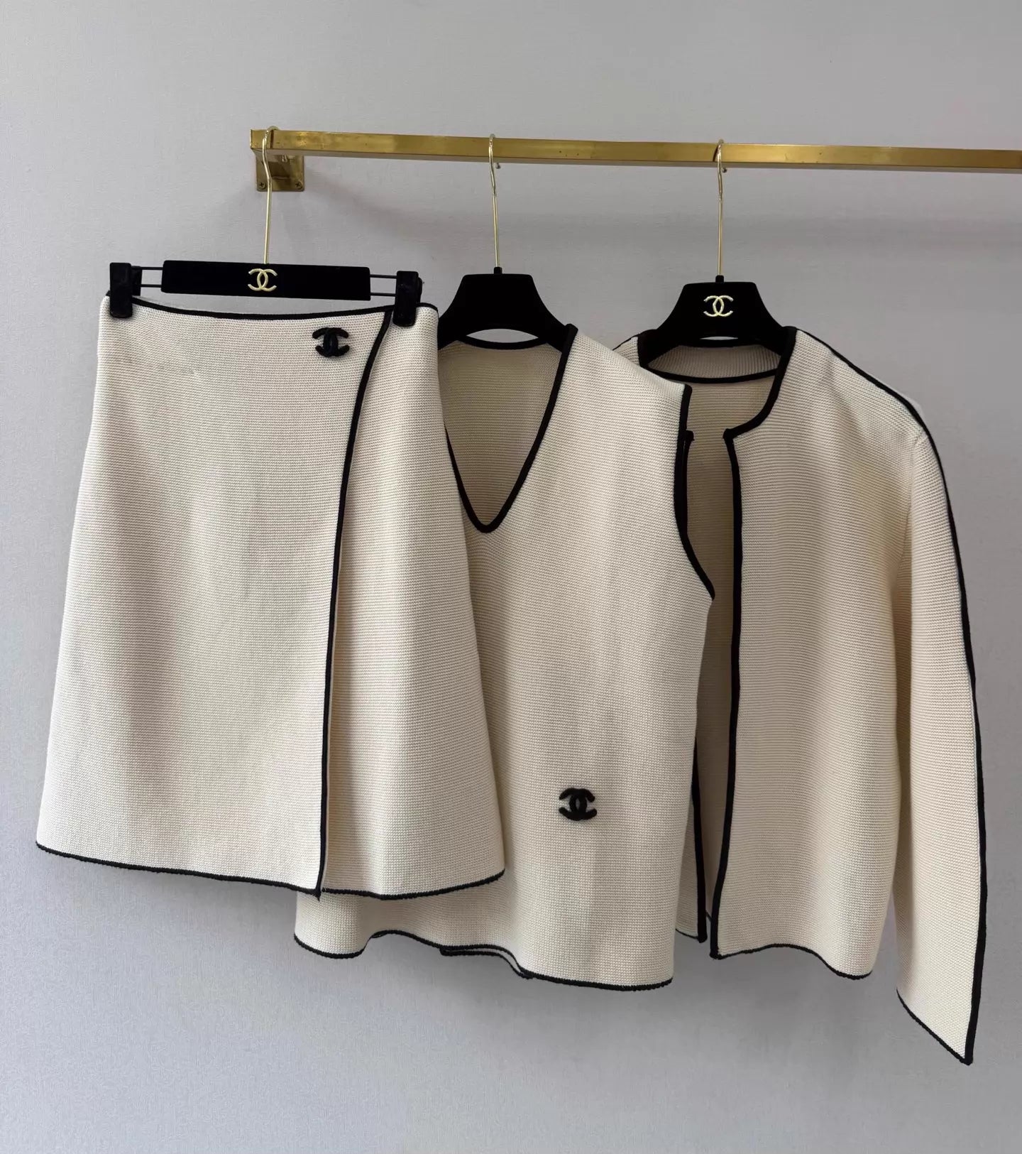 26ss Knitted Vest / Mini Skirt / Cardigan