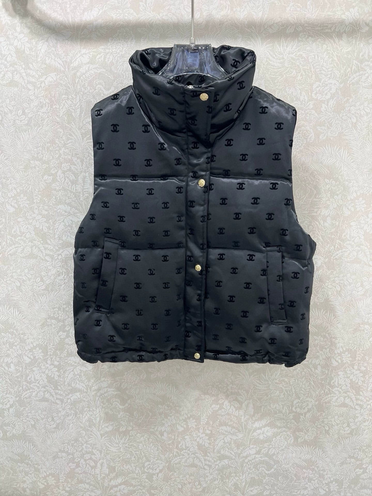 Stand-up collar flocked satin down vest