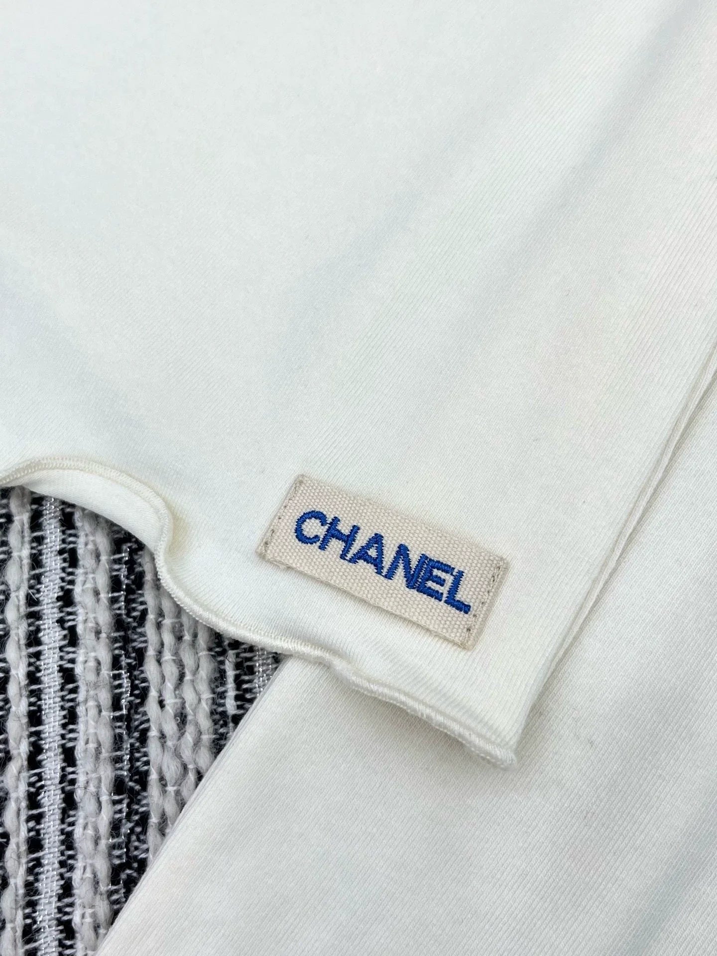 Pearl decoration versatile base shirt