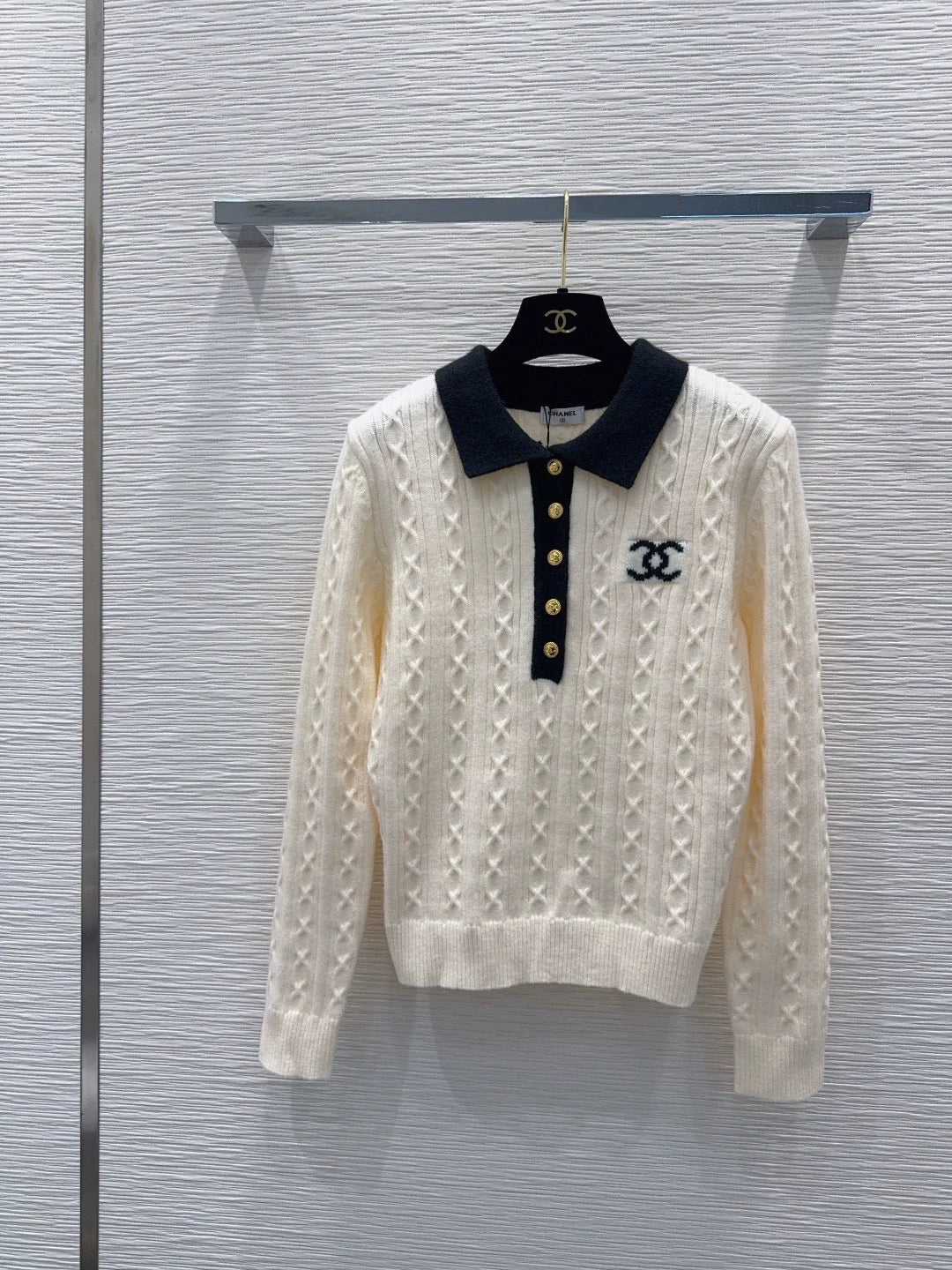 26New Classic Color-Block Sweater