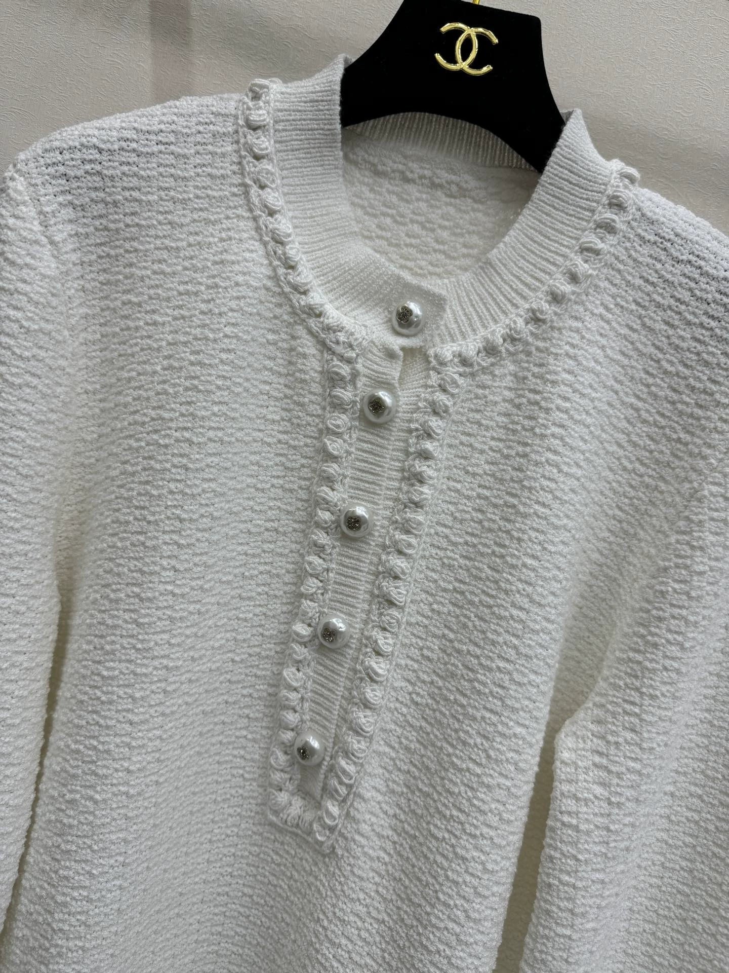Hook-edge pocket long sleeve