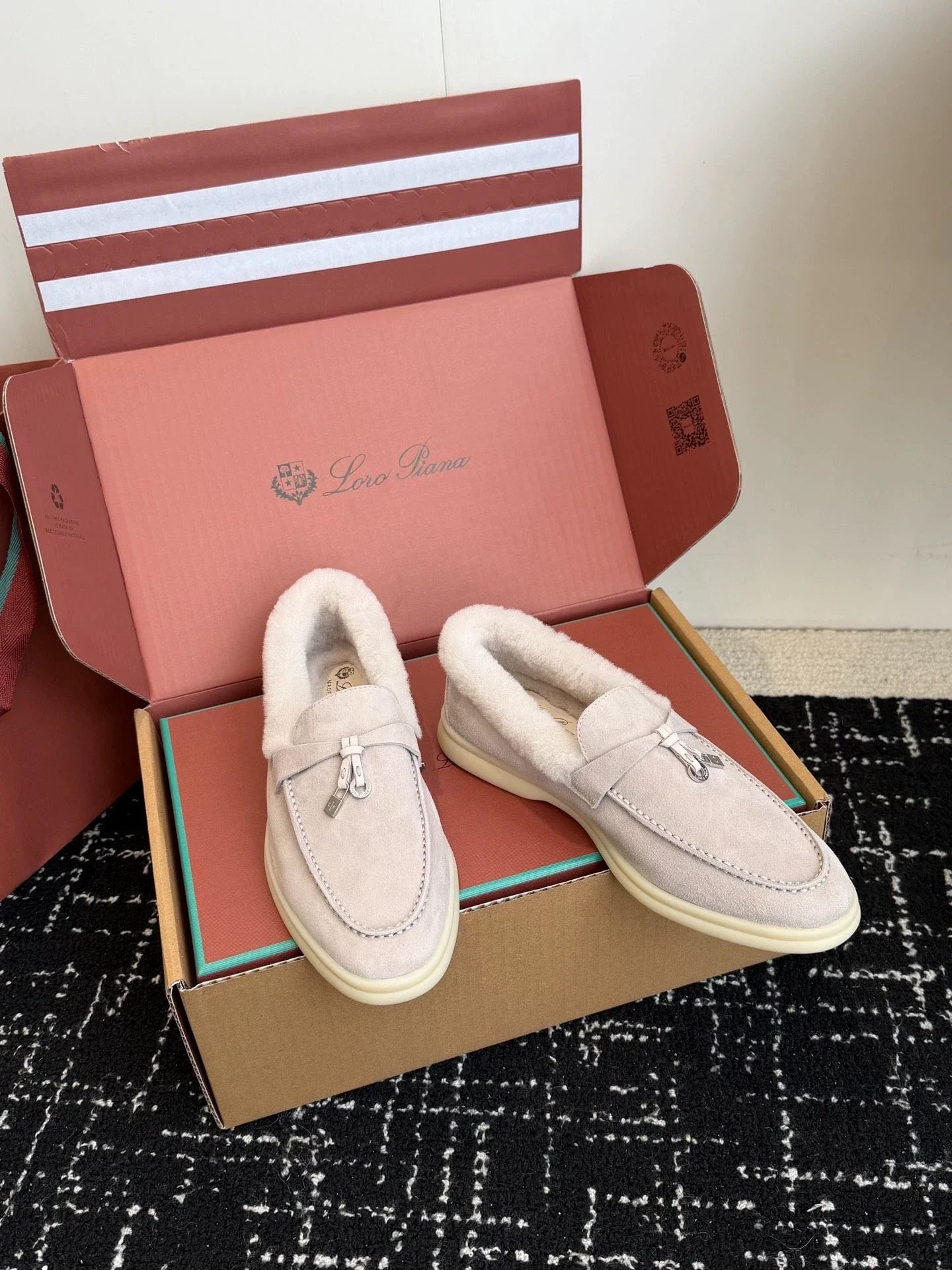 Pendant Loafers