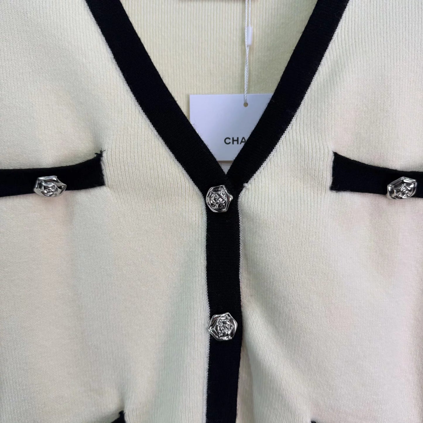 Color-blocked V-neck Cardigan
