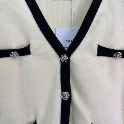 Color-blocked V-neck Cardigan