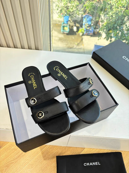 Double C buckle slippers