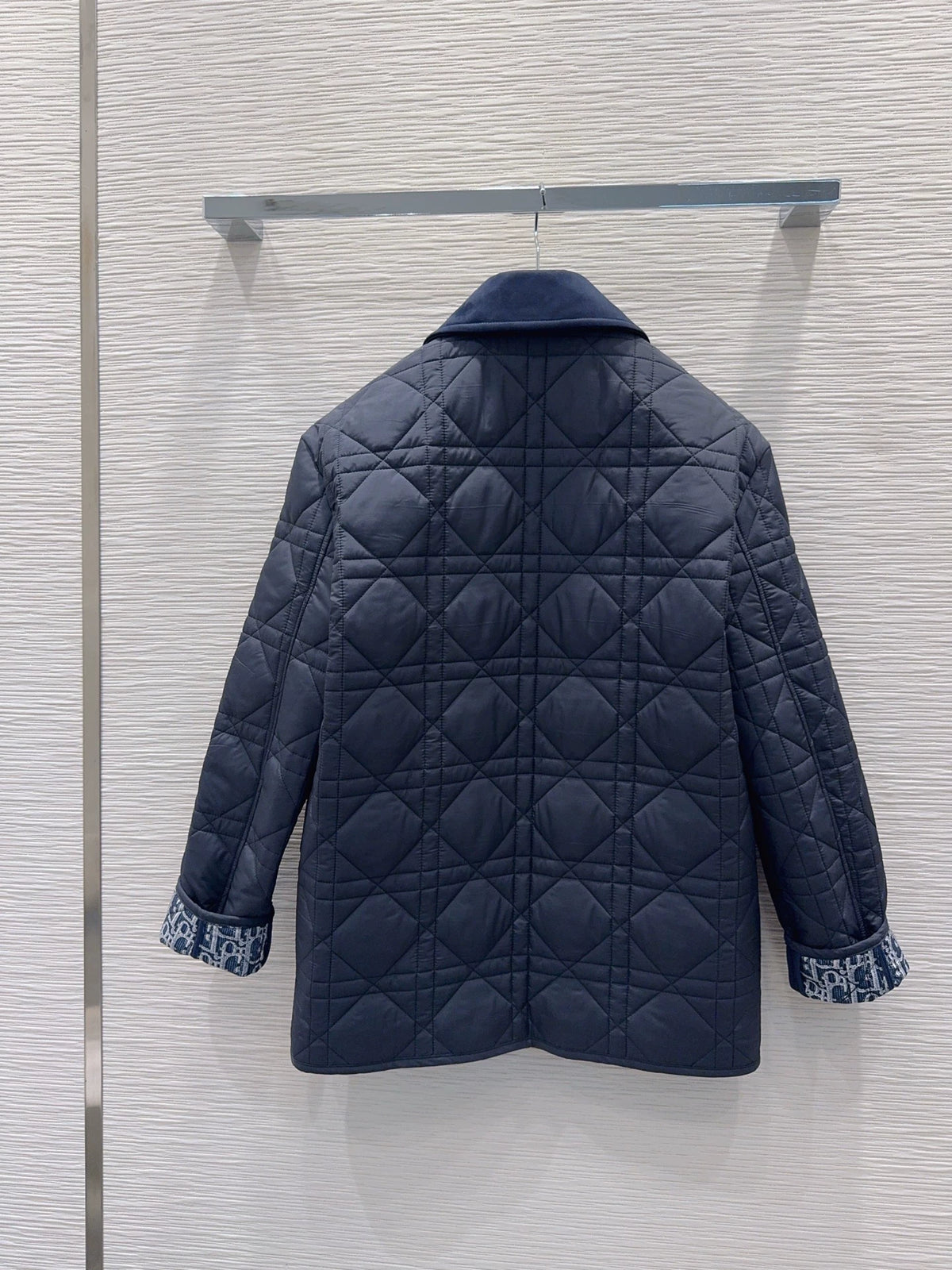 26New Quilted-Pattern Long-Sleeve Padded Jacket