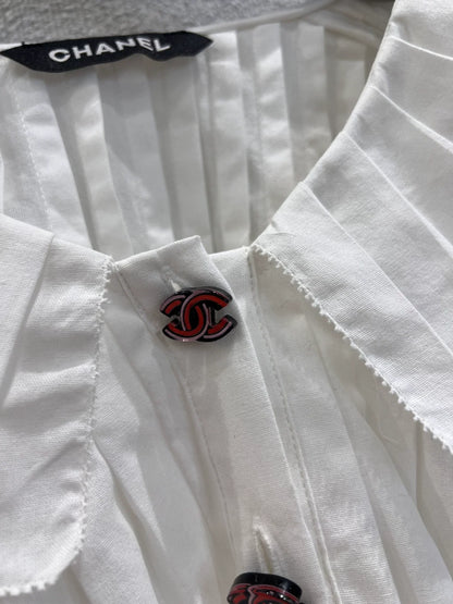Single breasted pleated doll collar long sleeved shirt