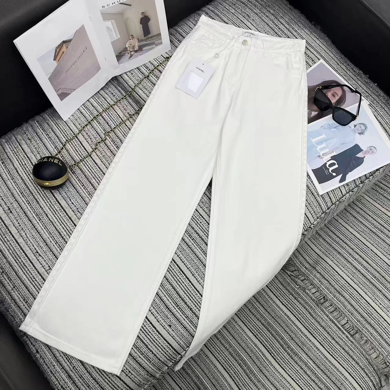 Embroidered straight-leg jeans
