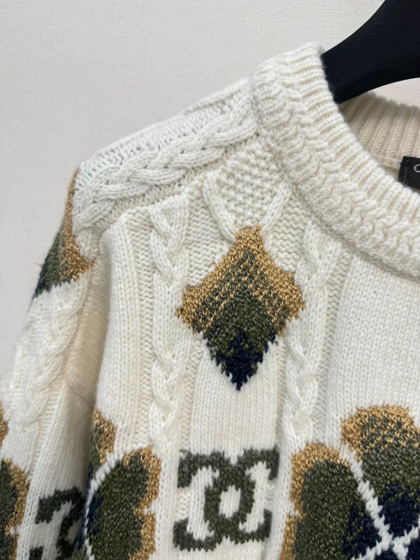 Four leaf clover knitted sweater