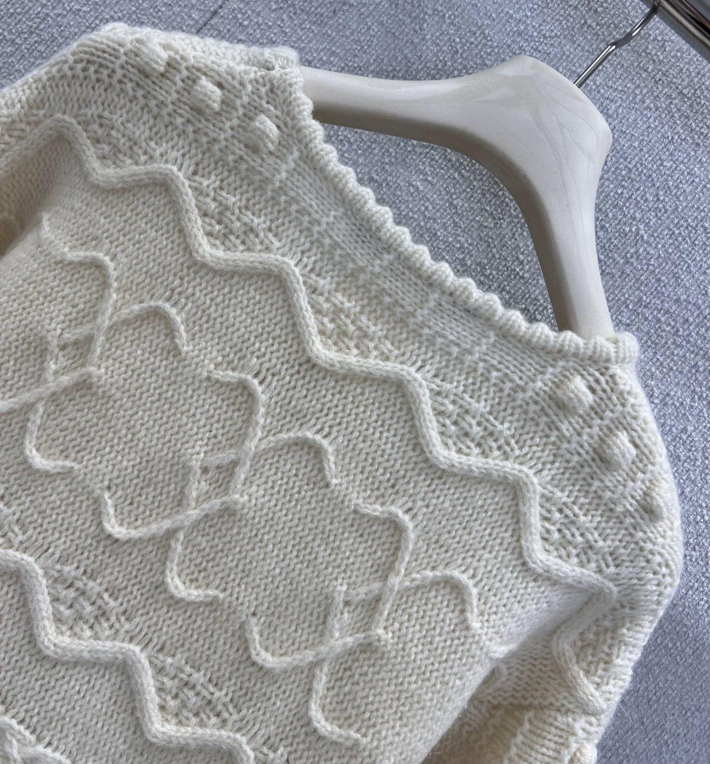 Hook flower round neck sweater