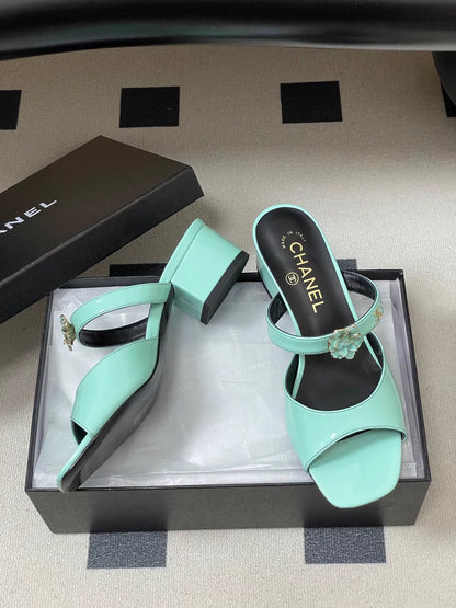 Square-toe peep-toe sandals