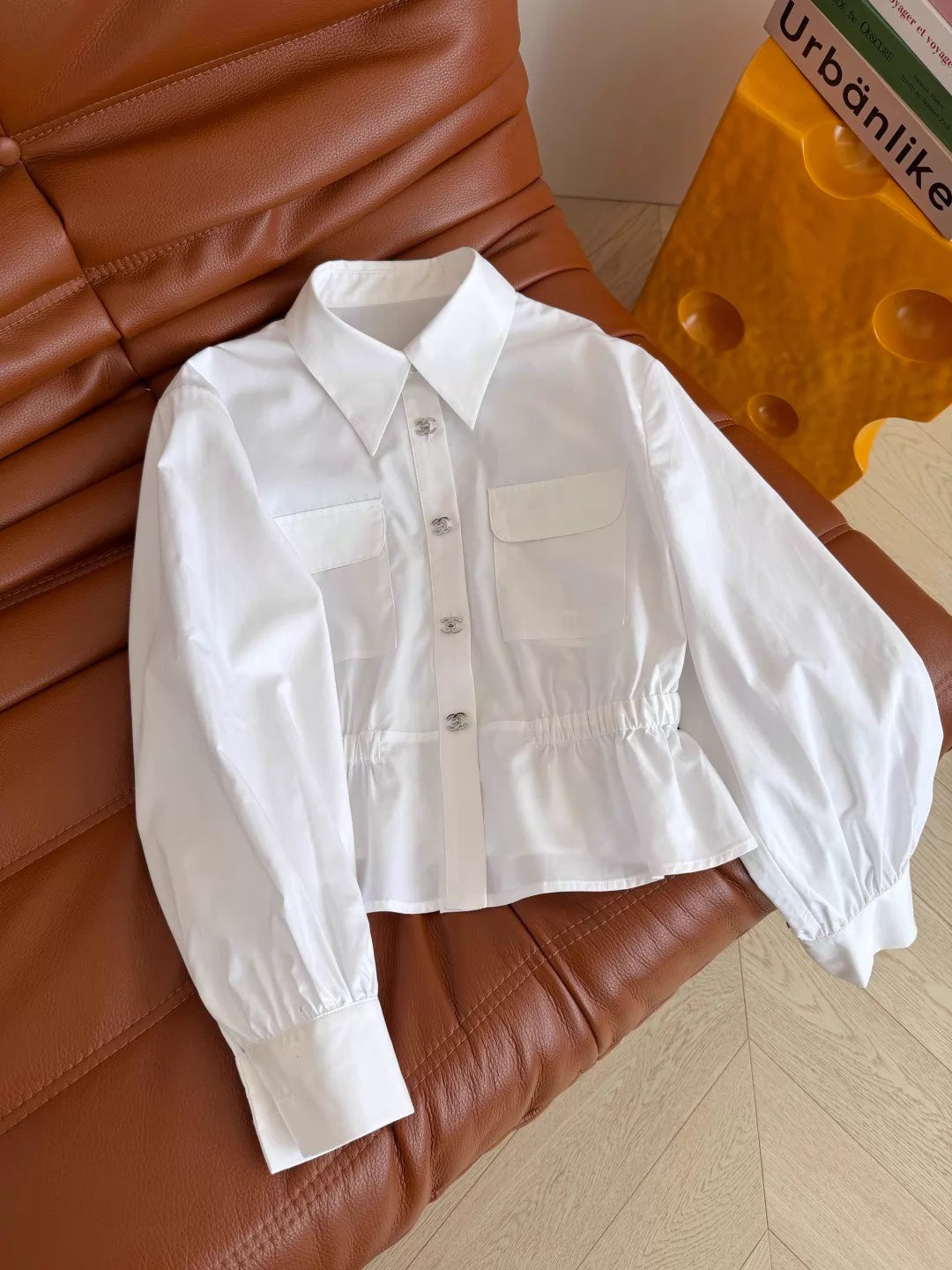 26ss Silver-buttoned fitted shirt